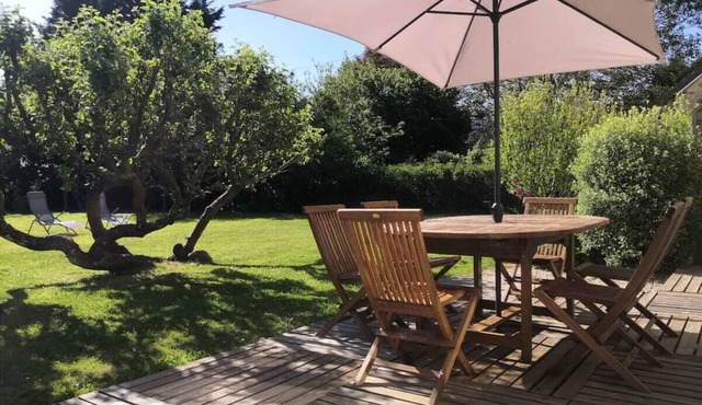 La Camuche, Old house and nice garden, Near Omaha Beach & Bayeux