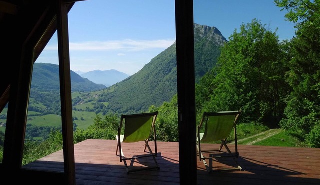 La Canopée de Chartreuse, a home with a terrace perched in a tree