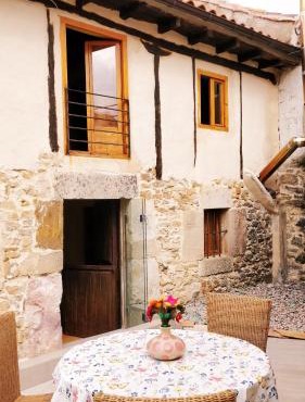 La Casa Amarilla