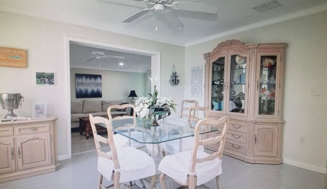 LA CASA AZUL " 3 B.R. GULF ACCESS WATERFRONT HOME., Close To BEACH !"