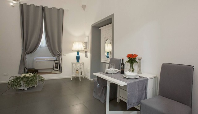 La Casa Bianca: Charming apartment close S.Spirito Square in Firenze