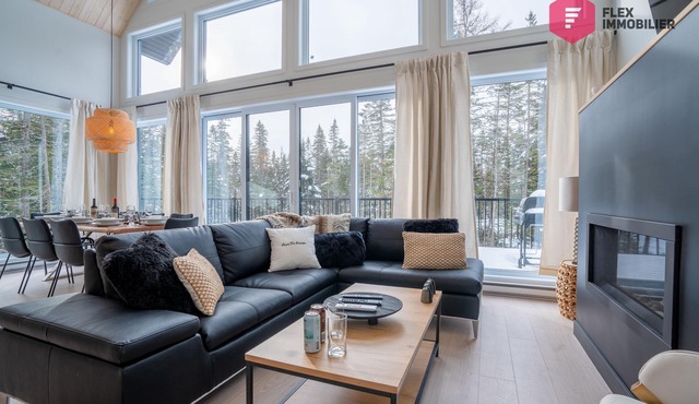 La Casa de Campo | Luxury, Comfort & Private hot tub near Quebec