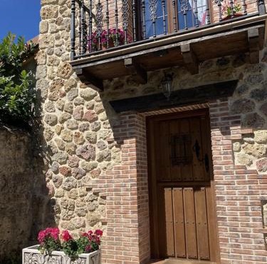La Casa de Fefita (Stone house in a privileged environment 35 km from Bilbao)