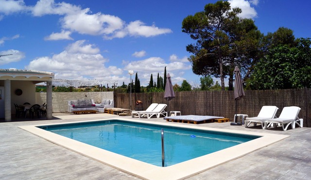 LA CASA DE LÚ, POOL, BBQ GARDEN, FREE WIFI, 30MIN BEACH IN CENTRO ANDALUCíA