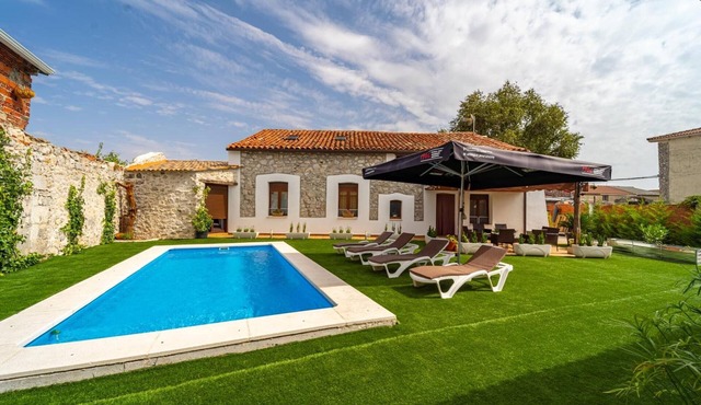 La Casa de Mi Madre: Rural Retreat with Jacuzzi in Castilla y León