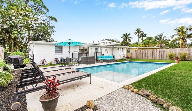 "La Casa Delmar" Heated Pool! Close to Beaches and 5th Ave.