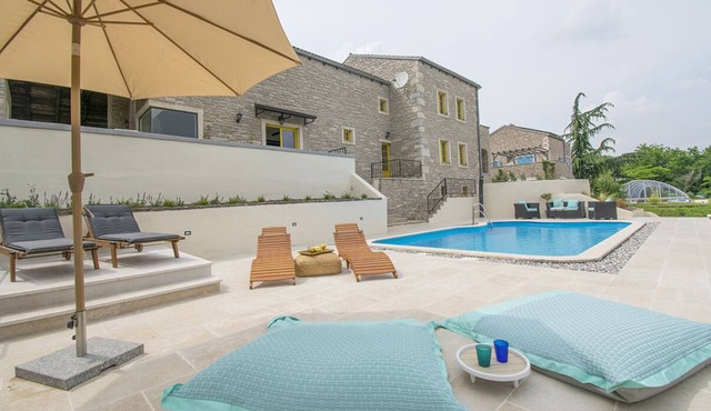 La Casa di Kyra, surrounded by greenery in a quiet location with pool and sauna
