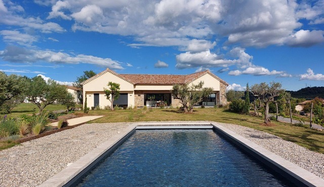 La Casa Familia 230 m2 architect-designed villa with 11 x 4.5 m saltwater swimming pool