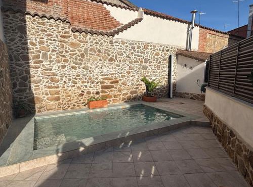 La Casina Casa rural con piscina privada y patio cerca de Gredos