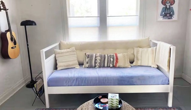 La Casita Azul - Cozy Casita with Large Backyard in Marfa, TX
