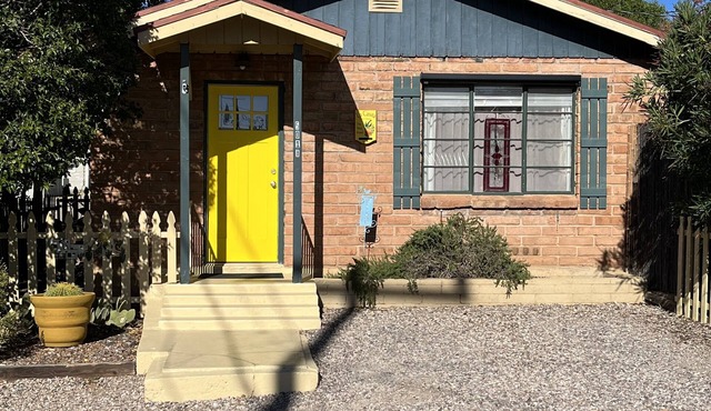 LA CASITA: Charm/Privacy, Stunning Patio, pet friendly