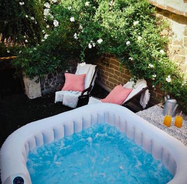 La Casita de Albino -jacuzzi-chimenea-museo