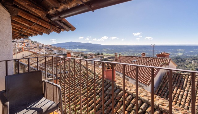 La Casita Del Portal — Sierra de Gredos Retreat with Mountain Views