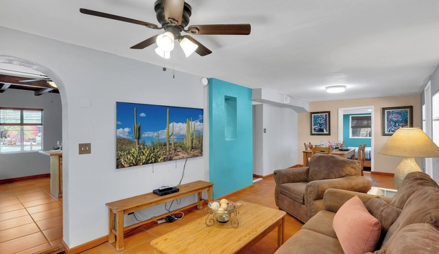 “La Casita Encantada” All the Charm & all the Amenties for a Long or Short Stay!