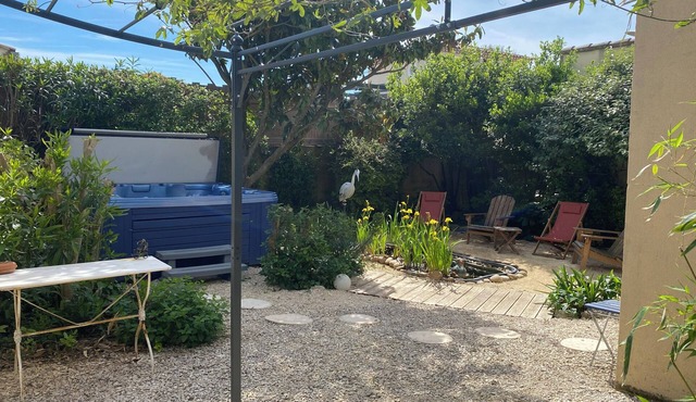 La Casita, house with garden, private jacuzzi, swimming pool in the heart of the Gard provençal region
