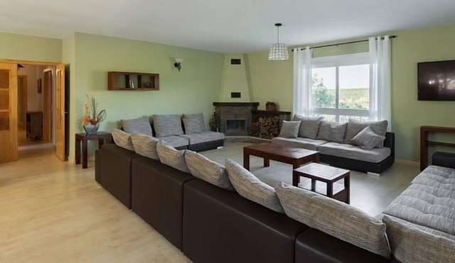 La Casona del Monte, large groups in a single house near Madrid