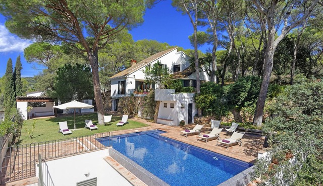 LA CASONA-Villa with private pool in the center of Tamariu-Costa Brava