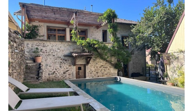 La Castanea house with swimming pool at the foot of the Granier