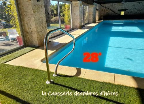 La Causserie, Suite Chambres d'Hôtes avec piscine interieure, pour vous seuls !