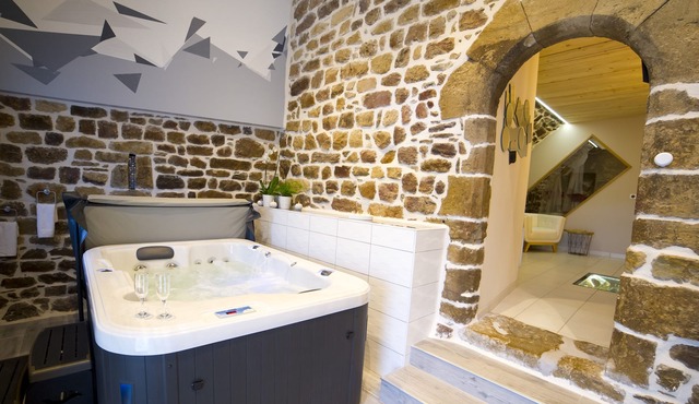 La Cazette: unusual romantic suite with private spa