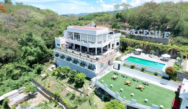 La Cecile Hotel & Cafe Komodo