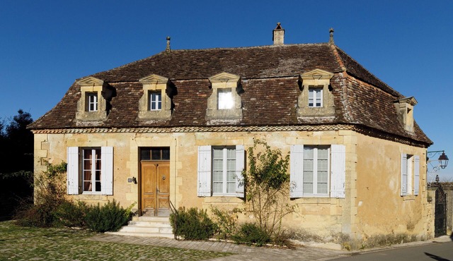 La Chartreuse, an 18th-century residence set in 5,000 m2 of parkland.