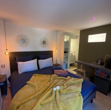 La chambre d'hôte de la fontaine de Jonquier Jacuzzi privatif