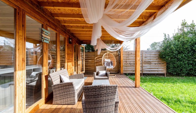 La chambre des CONTES - N°3/3- SPA PRIVATIF en option en JUILLET, inclus en AOUT