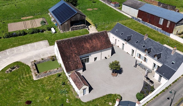 LA CHAMBRISIENNE: Country houses with year-round heated pool.