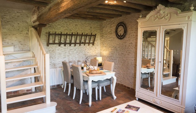 La Chantreille house with character in Oisly
