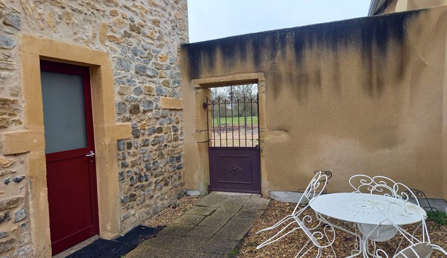 La Charmille Guest Room with Private Terrace and Wi-Fi