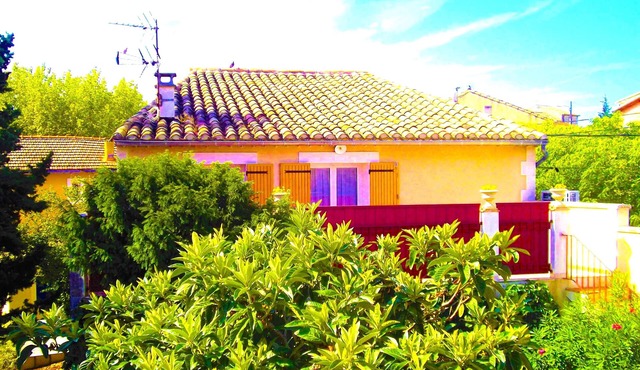 la Cigale Apartment-Villa 2 pers in lovely Village in Provence next to Avignon