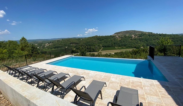 La Cigale, beautiful villa with infinity pool and breathtaking views