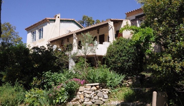 La Cigale Provence Méounes, green Provence, near the sea, calm, without opposite