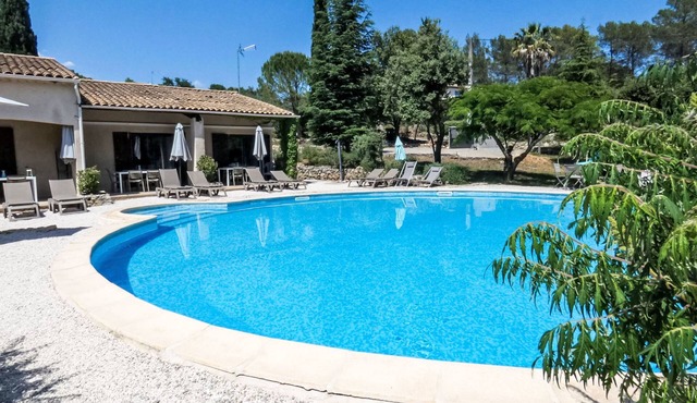 "La Cigale" mit Schwimmbad by Interhome