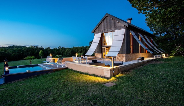 La clé des étoiles, Plus que Plus Plus, Atypical lodging