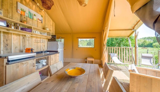 "La Clairière" safari lodge tent