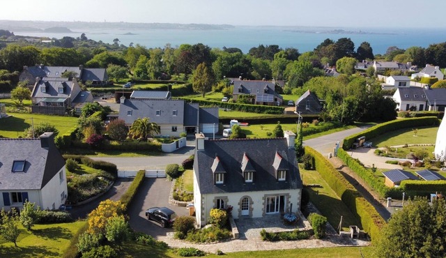 La clé des falaises, located by the sea, discover the cliffs of Brittany