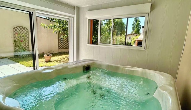 La Coccinelle – Large Family Cottage for 10 with Sauna & Jacuzzi