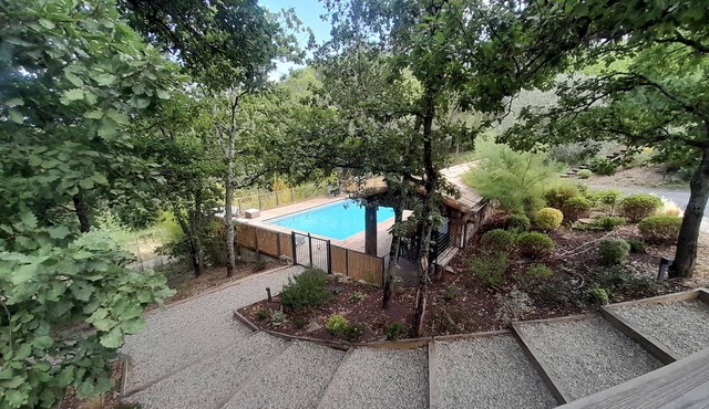 La Colline aux Oiseaux, large nature gîte with swimming pool