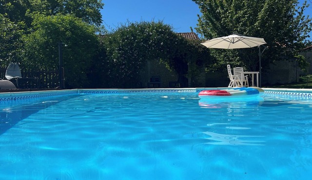La Colline de Tilleul - beautiful cottage near Aubeterre with pool 4 Star Rated!