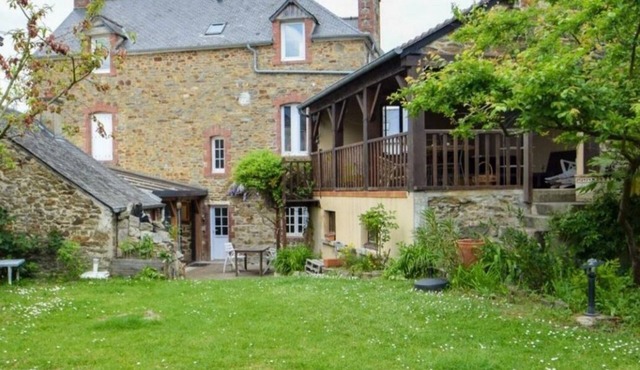 "La Colline" Maison de Famille à 100 m de la Rance