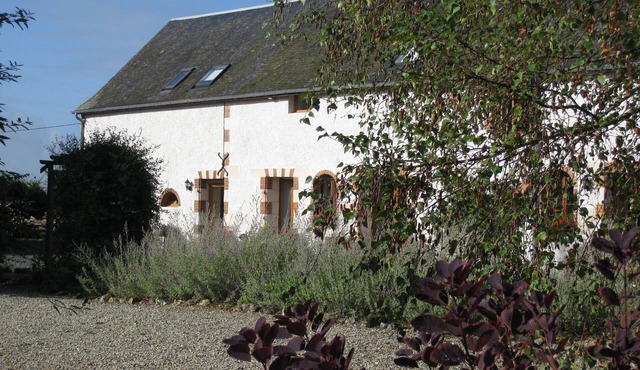 La Colombe - Luxury 2 bedroom holiday home with heated pool in the Loire Valley