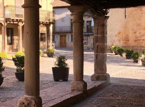 La consulta de Paloma, Plaza encanto historico