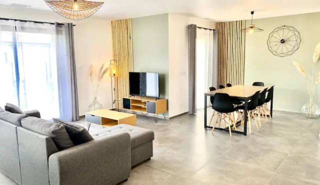 La Contemporaine, 3 bedrooms, 5 minutes from Waligator and Aqualand!