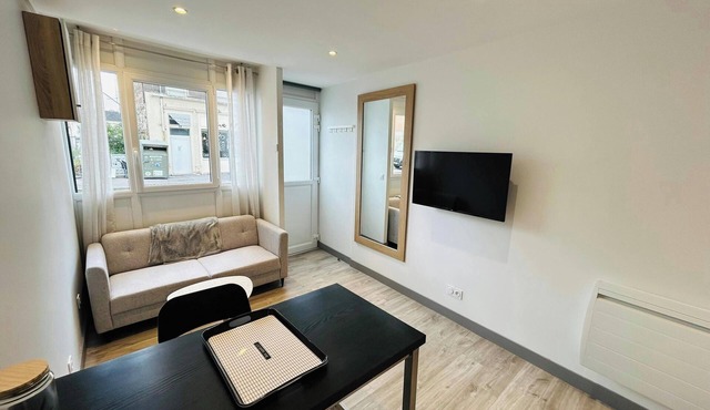 La Cour Barbatre | Calme