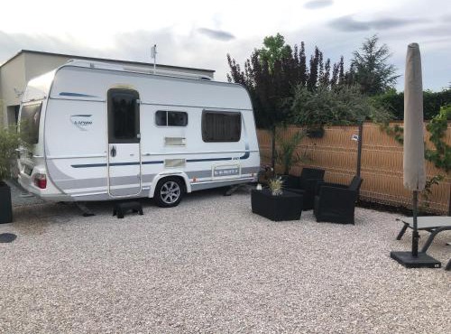 La Croisée, Caravane avec toilette et lavabo - particulier