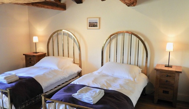 La Croix - Farmhouse on a Vineyard in a unique courtyard development