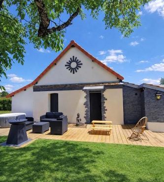 La Demeure du Faon en cœur de Sologne 10mn Lamotte-Beuvron, gîte de charme avec jacuzzi et piscine , proche Center Parc Beauval Châteaux de la Loire Orléans