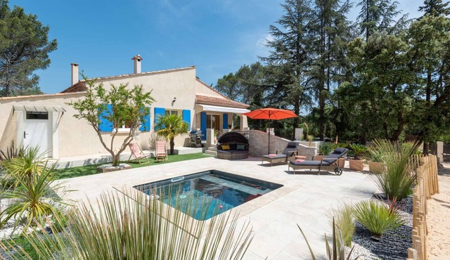 La Dolce Villa Farniente under the pines and feet in the water